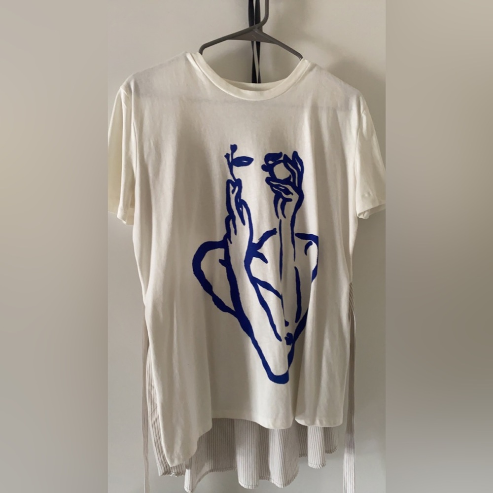 Zara casual blouse. Flare at the shoulder. Ties in the back. Small stripes